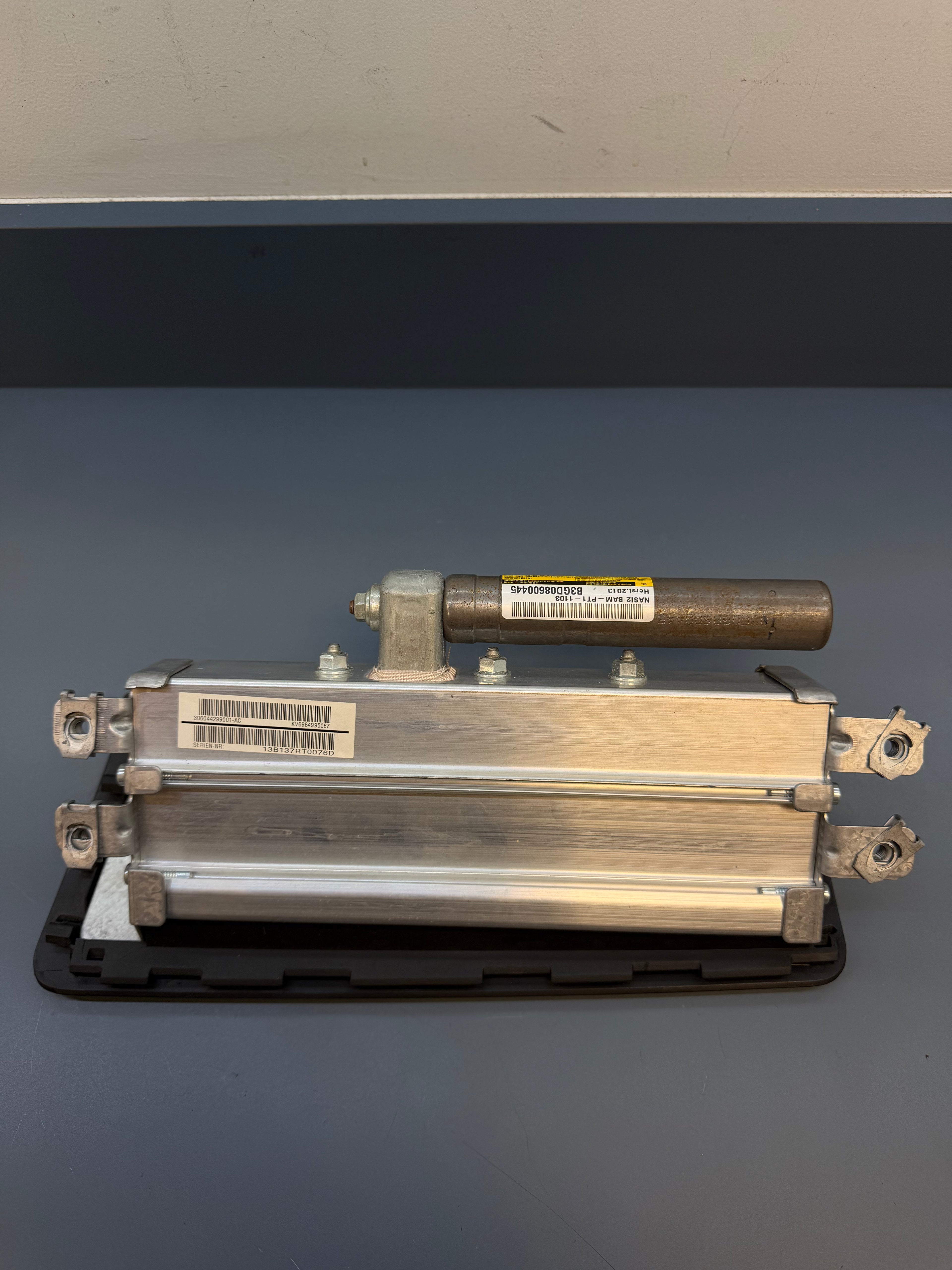 BMW E88 Right side Knees Airbag KV698499506Z